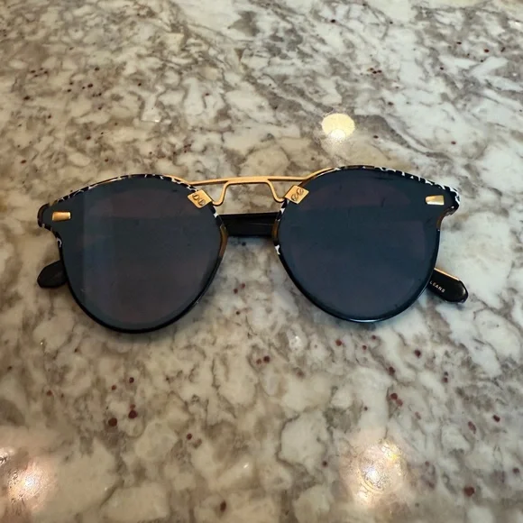 Krewe Jackson Sunglasses eyeglasses frame only scratched lenses KREWE | Accessories | Krewe Gold Frame Sunglasses With Green  main image 2